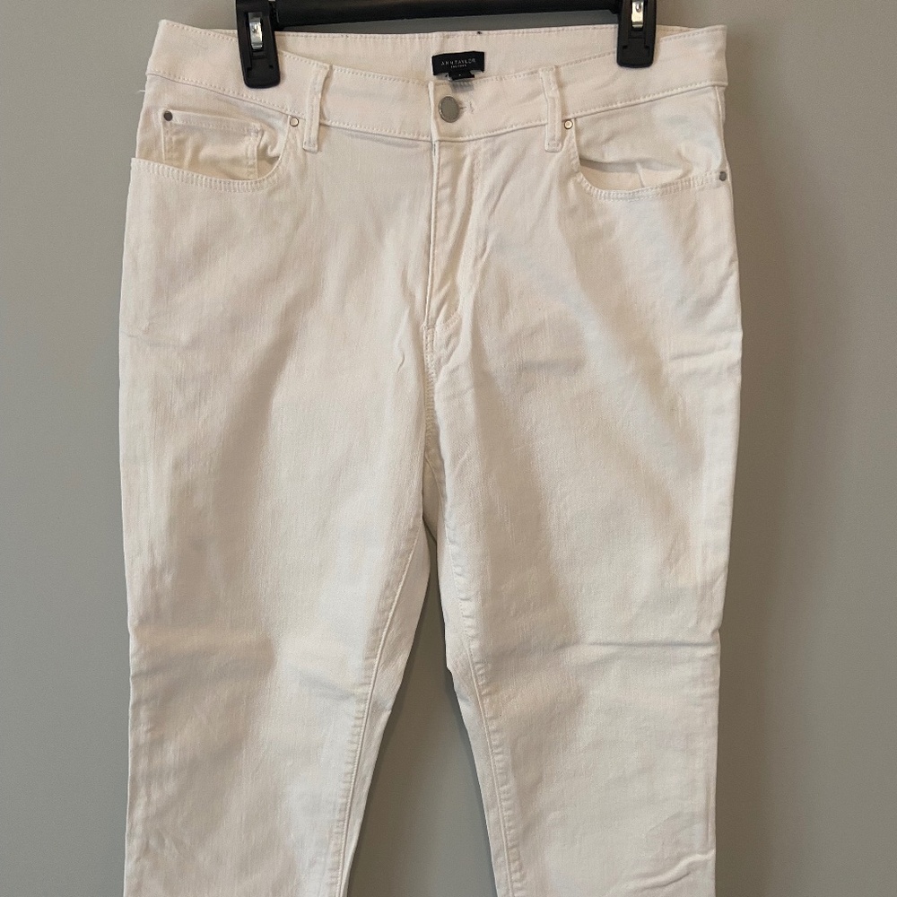 Ann Taylor Factory White Jeans-Size 8.  Excellent Condition.